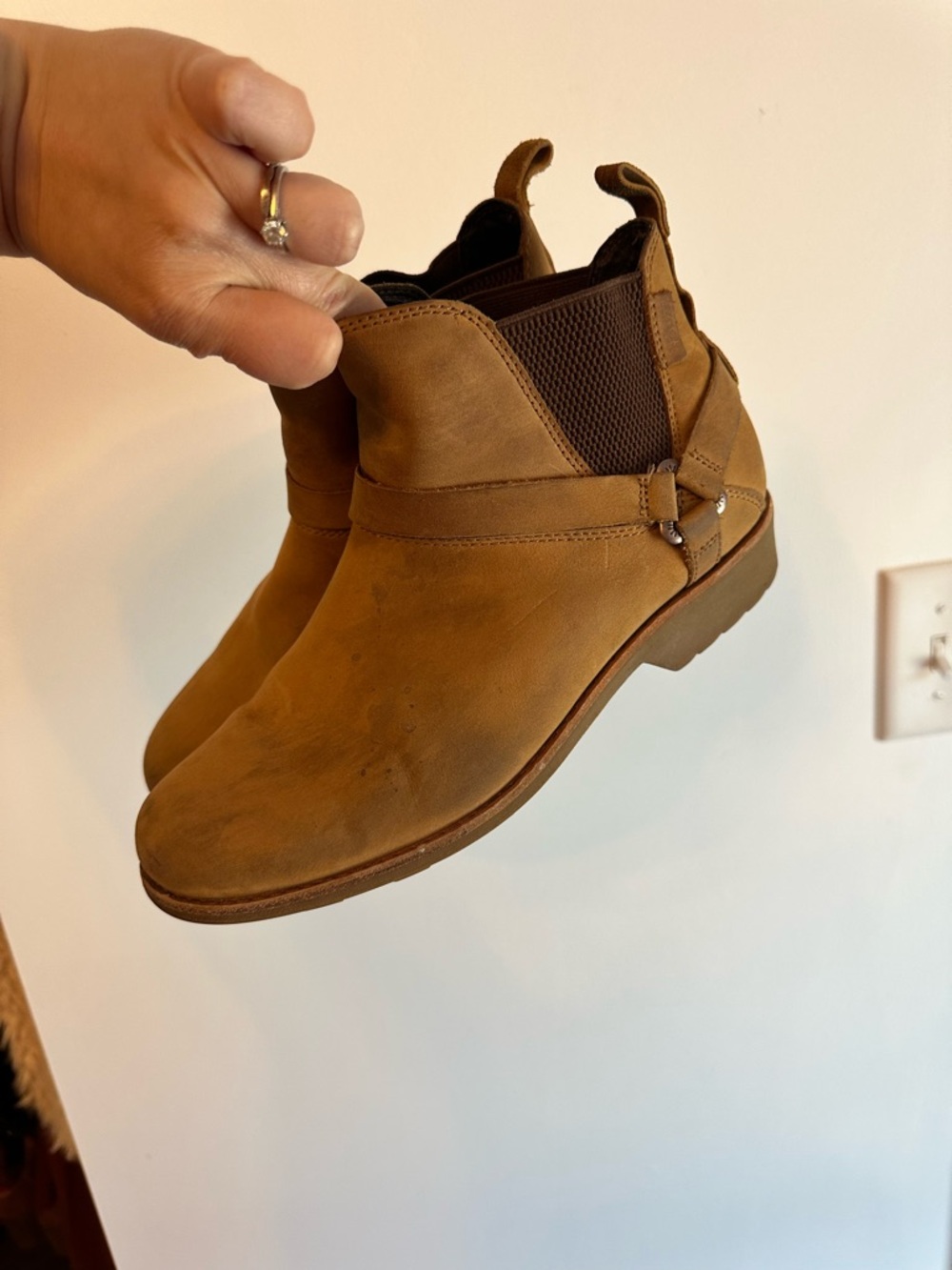 Teva Women’s Ankle Boot in Tan leather - Picture 3 of 7